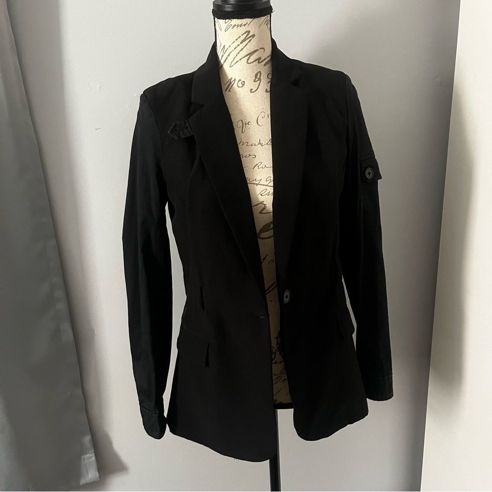 Fate black blazer size small